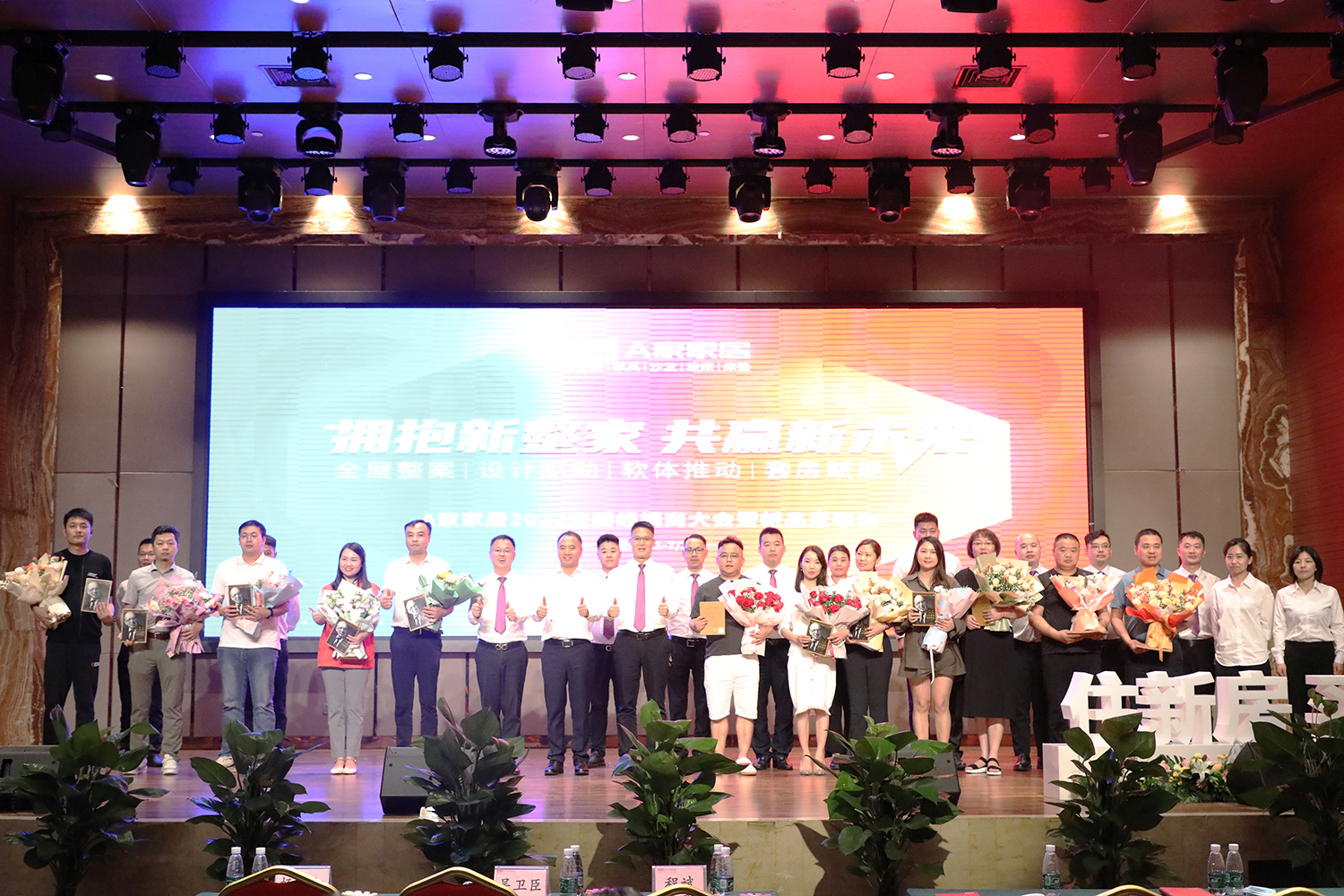 1xbet国际大合照1.jpg